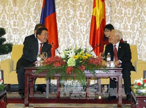 Tổng thống Mông Cổ Tsakhiagiin Elbegdorj kết thúc tốt đẹp chuyến thăm cấp Nhà nước tới Việt Nam  - ảnh 2